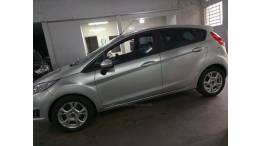 FORD - FIESTA - 2013/2014 - Prata - R$ 40.000,00