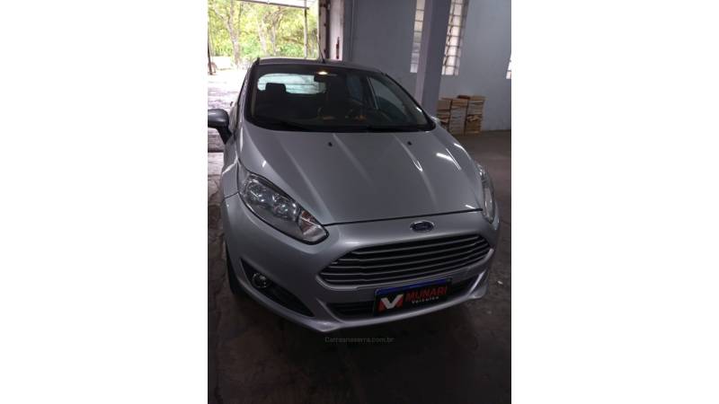 FORD - FIESTA - 2013/2014 - Prata - R$ 40.000,00