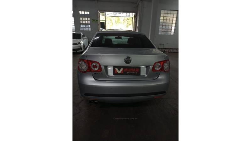 VOLKSWAGEN - JETTA - 2009/2010 - Prata - R$ 48.000,00