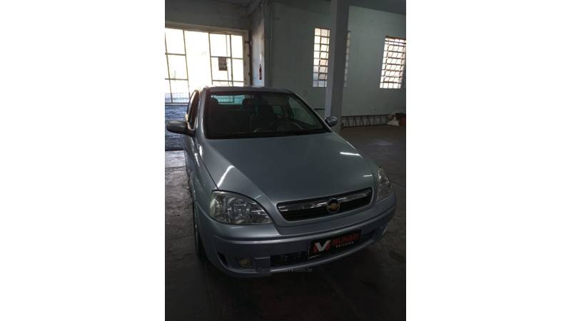 CHEVROLET - CORSA - 2009/2010 - Prata - R$ 28.000,00