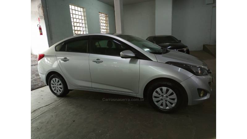 HYUNDAI - HB20S - 2014/2015 - Prata - R$ 55.000,00