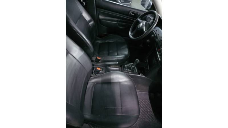 VOLKSWAGEN - GOLF - 2002/2002 - Cinza - R$ 27.000,00