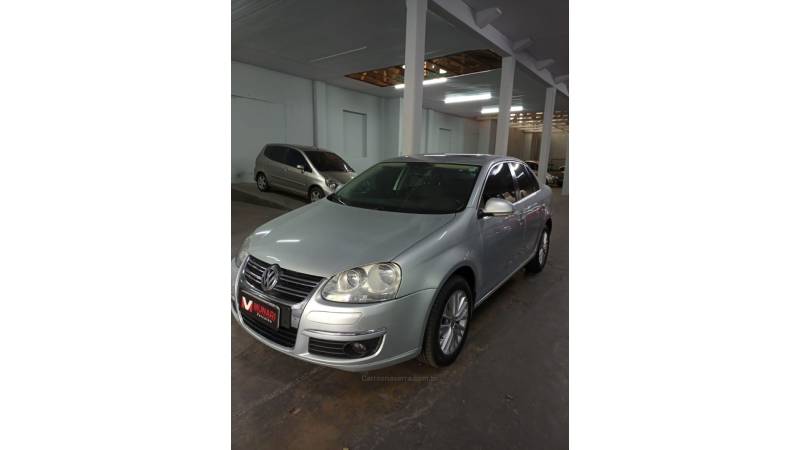 VOLKSWAGEN - JETTA - 2009/2010 - Prata - R$ 48.000,00