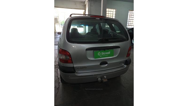 RENAULT - SCÉNIC - 2008/2009 - Prata - R$ 17.000,00