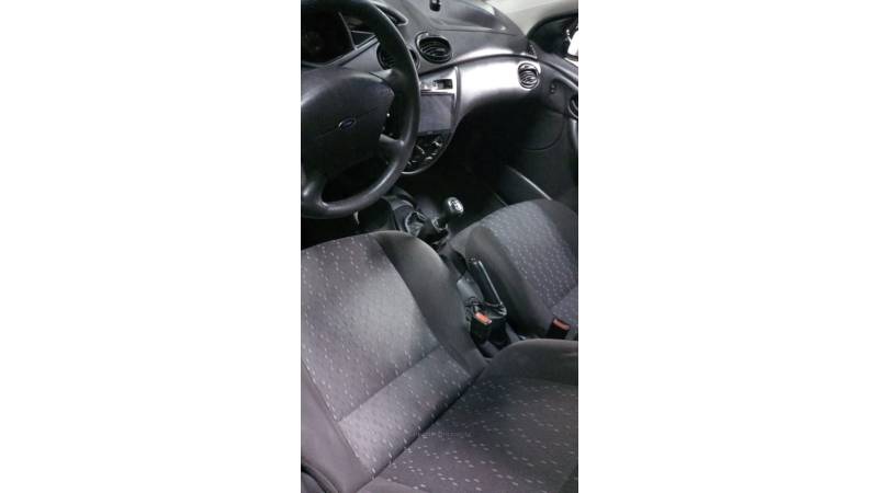 FORD - FOCUS - 2006/2007 - Preta - R$ 21.000,00