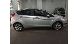 FORD - FIESTA - 2013/2014 - Prata - R$ 40.000,00