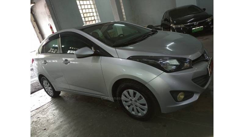 HYUNDAI - HB20S - 2014/2015 - Prata - R$ 55.000,00