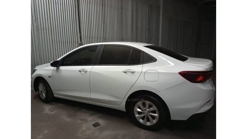 CHEVROLET - ONIX - 2022/2023 - Branca - R$ 69.000,00