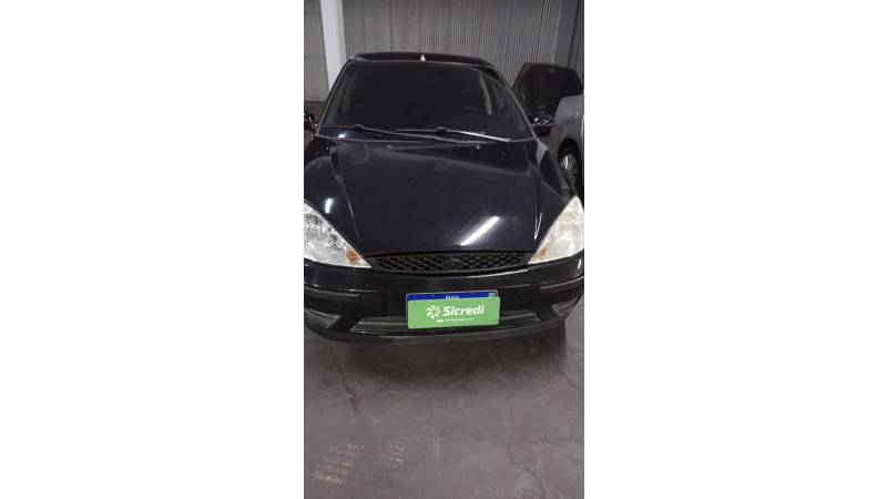 FORD - FOCUS - 2006/2007 - Preta - R$ 21.000,00