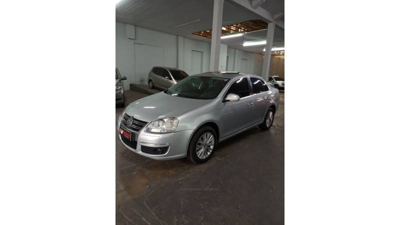 VOLKSWAGEN - JETTA - 2009/2010 - Prata - R$ 48.000,00