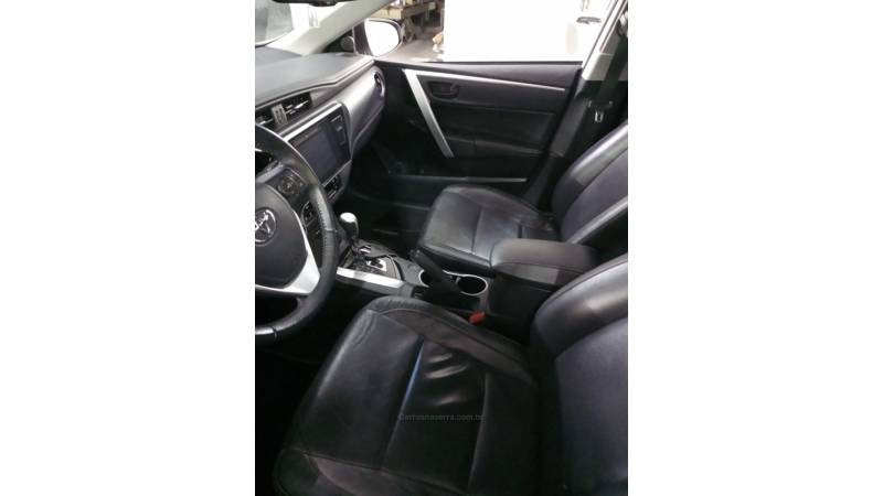 TOYOTA - COROLLA - 2018/2019 - Branca - R$ 101.000,00