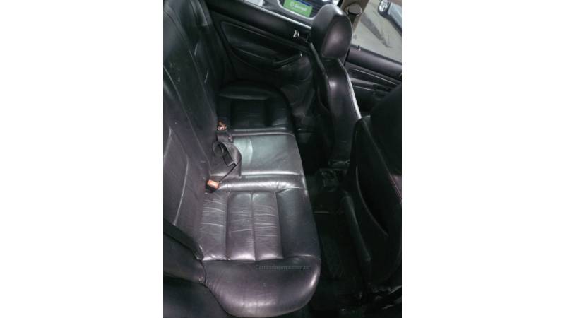 VOLKSWAGEN - GOLF - 2002/2002 - Cinza - R$ 27.000,00