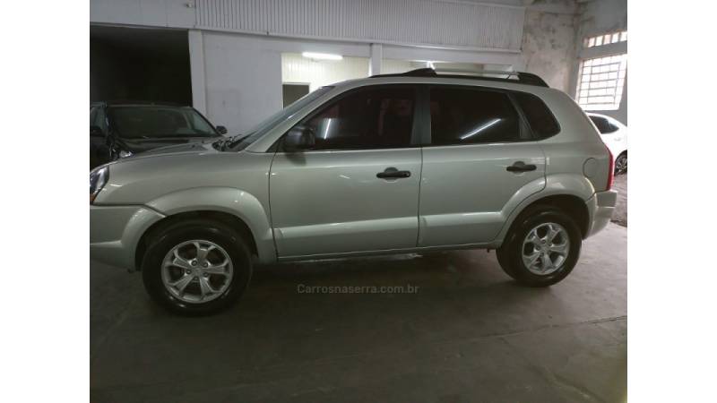 HYUNDAI - TUCSON - 2011/2012 - Prata - R$ 45.000,00