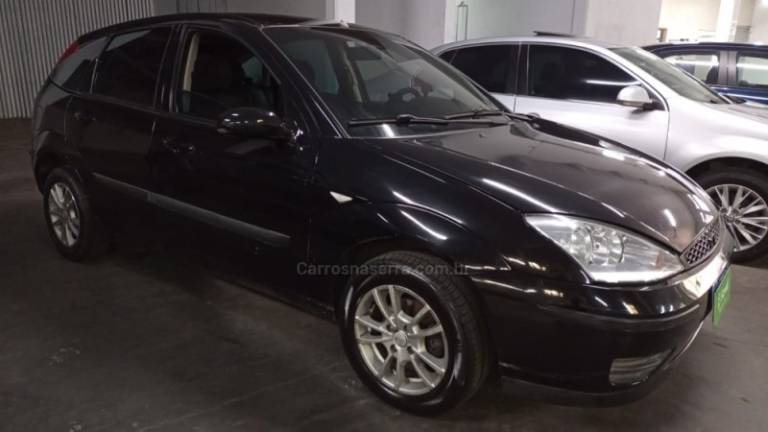 FORD - FOCUS - 2006/2007 - Preta - R$ 21.000,00
