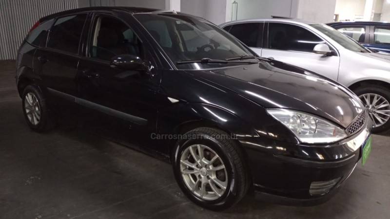 FORD - FOCUS - 2006/2007 - Preta - R$ 21.000,00