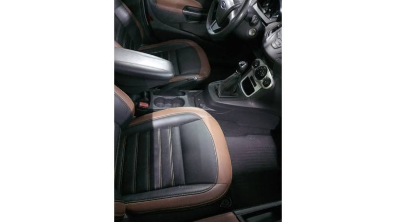 FORD - FIESTA - 2013/2014 - Prata - R$ 40.000,00