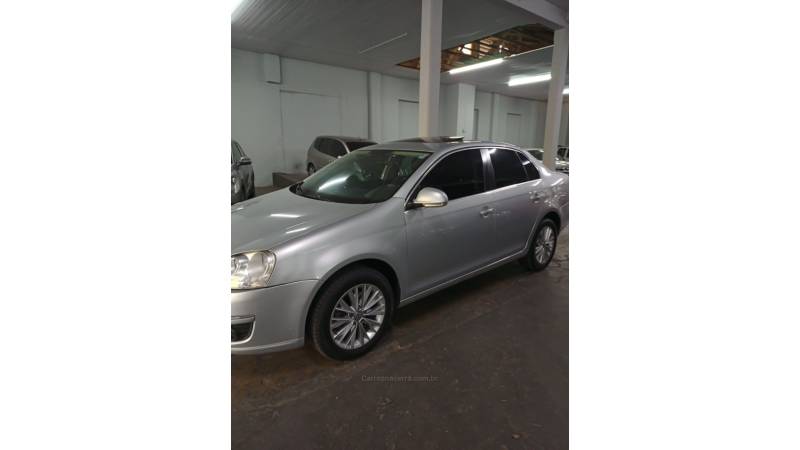 VOLKSWAGEN - JETTA - 2009/2010 - Prata - R$ 48.000,00