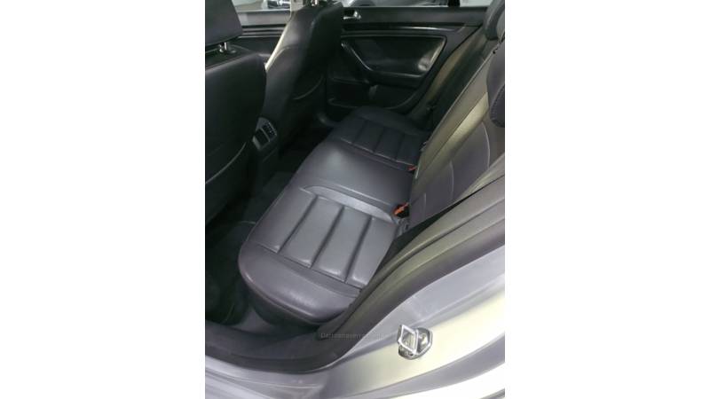VOLKSWAGEN - JETTA - 2009/2010 - Prata - R$ 48.000,00