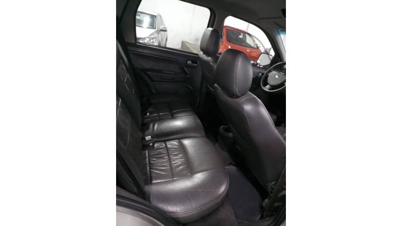FORD - ECOSPORT - 2010/2011 - Prata - R$ 33.000,00